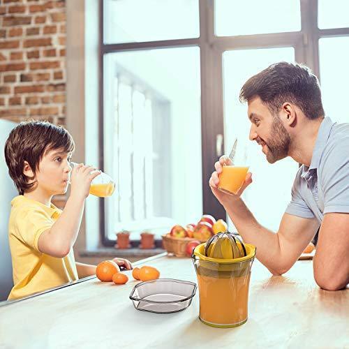 Manual Citrus Orange Squeezer, Lemon Orange Juicer Manual Hand Squeezer with 2 Lid Rotation Press Reamers, 20 oz, Transparent Brown, 1 Cleaning Brush by Sarissa